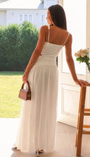 Lång vit klänning med djup v-ringning