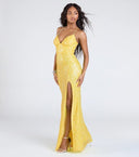 FENTASY – gul paljettklänning med hög slits