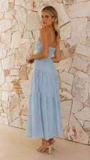 Maxiklänning i luftigt tyg med romantisk silhuett